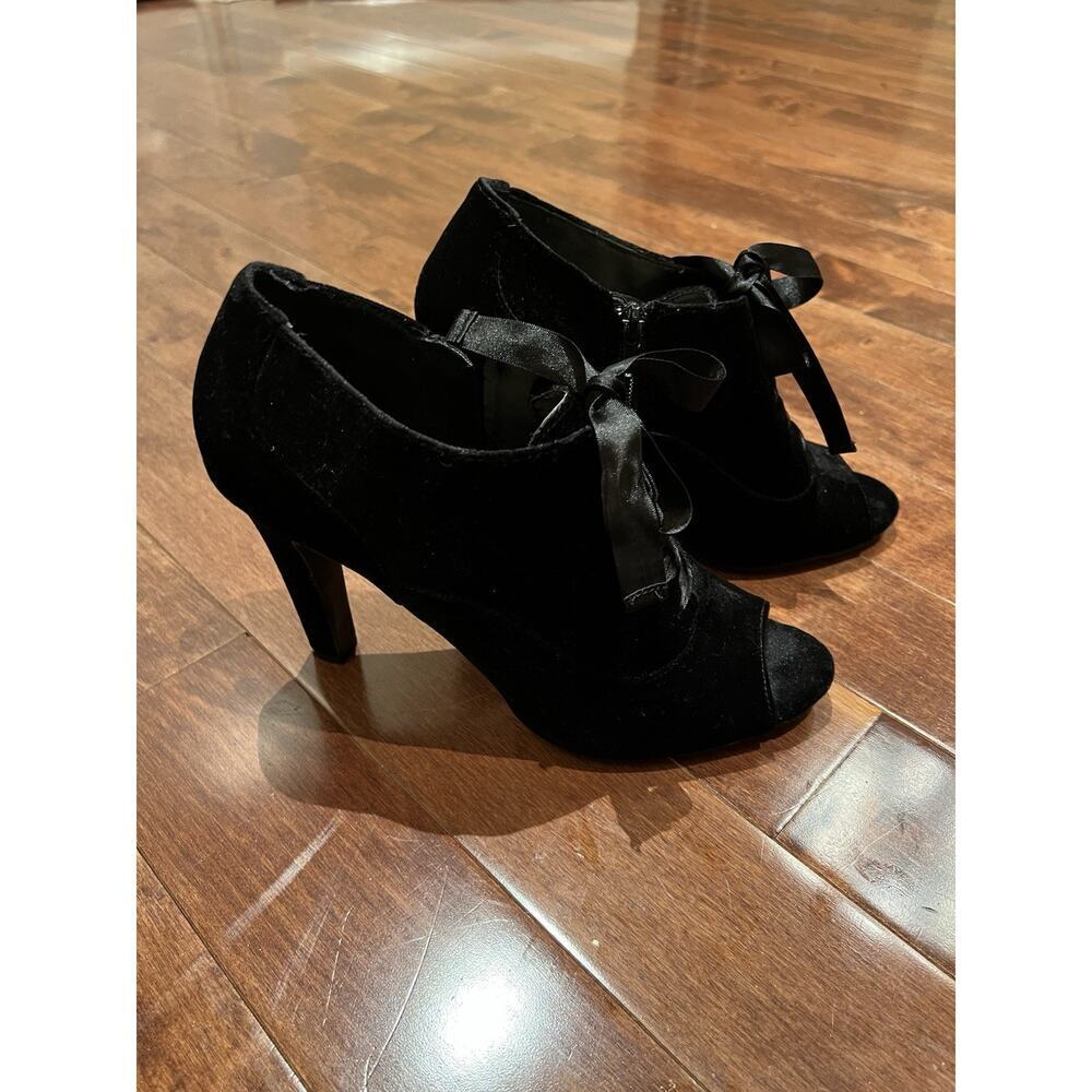 Kelly and Katie Black Open Toed Velvet Heeled Ankle Boot Sz 10 Bow tie Stiletto